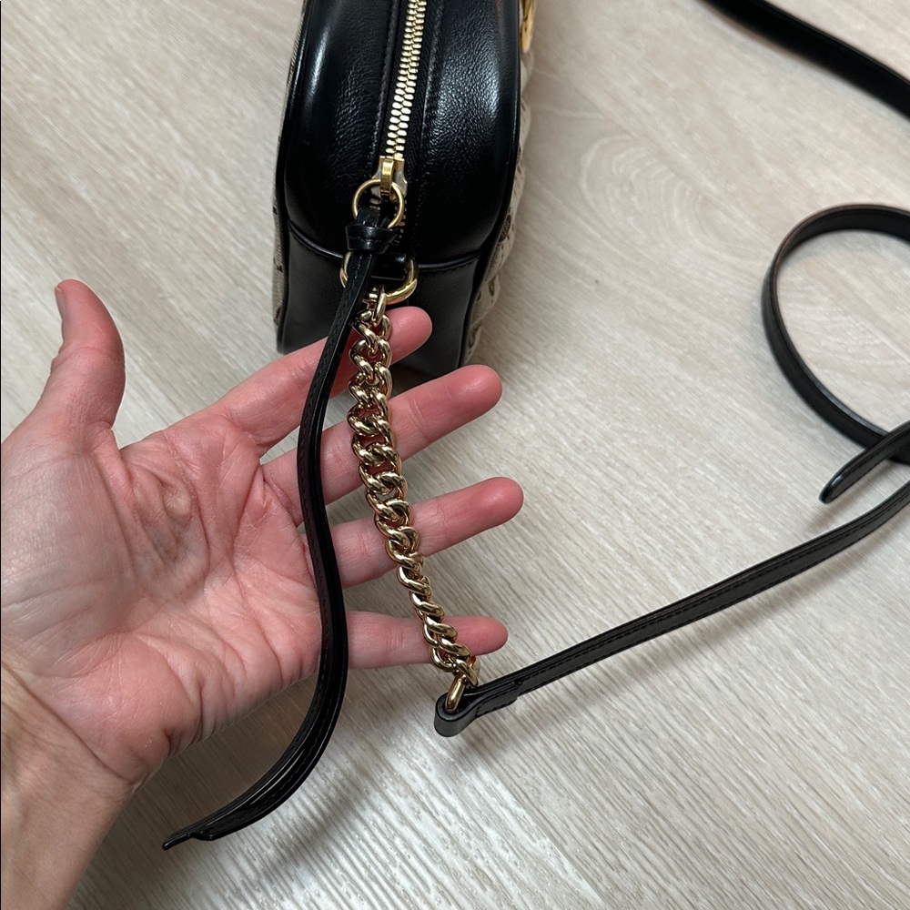 Gucci Marmont black leather, gold & monogram GG crossbody - Picture 3 of 9